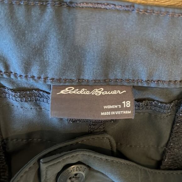 Eddie Bauer Women's Charcoal Grey Cropped Hiking Pants Size 18 - Picture 7 of 8